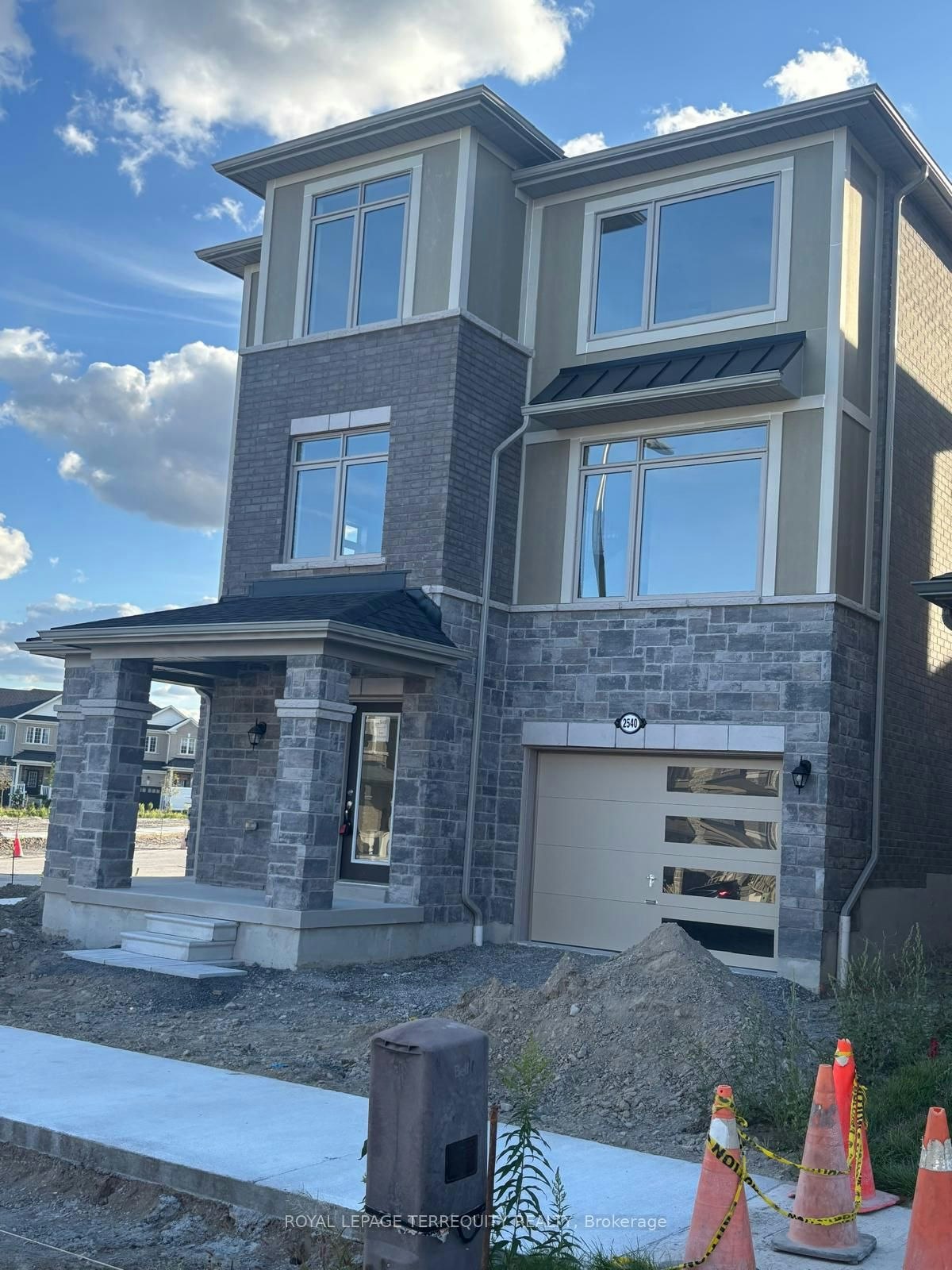 2540 Hibiscus Drive, Pickering, ON, L1X 0M6 - 6