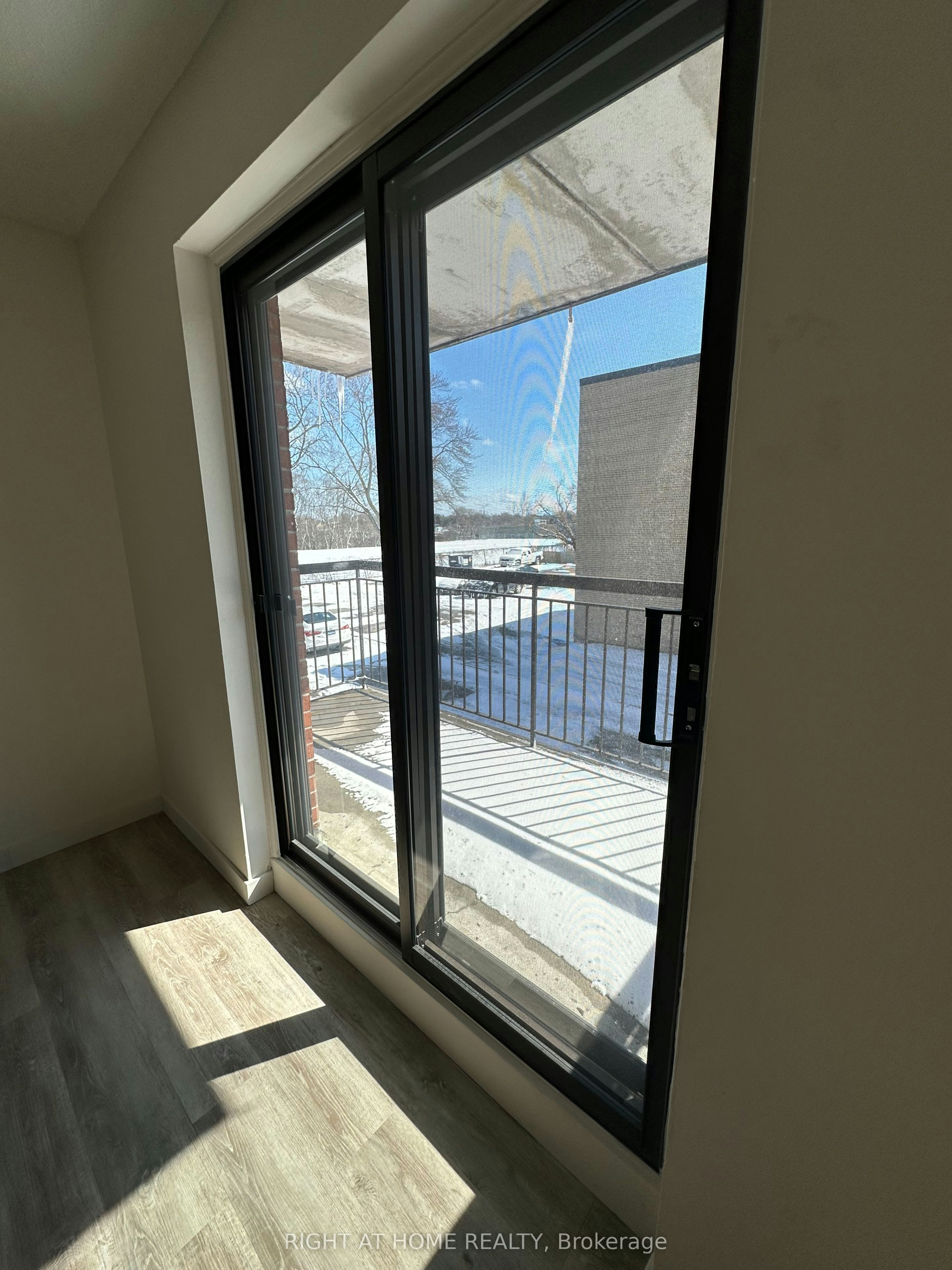 201-555 Oxford Street, Oshawa, ON, L1J 3V5 - 3