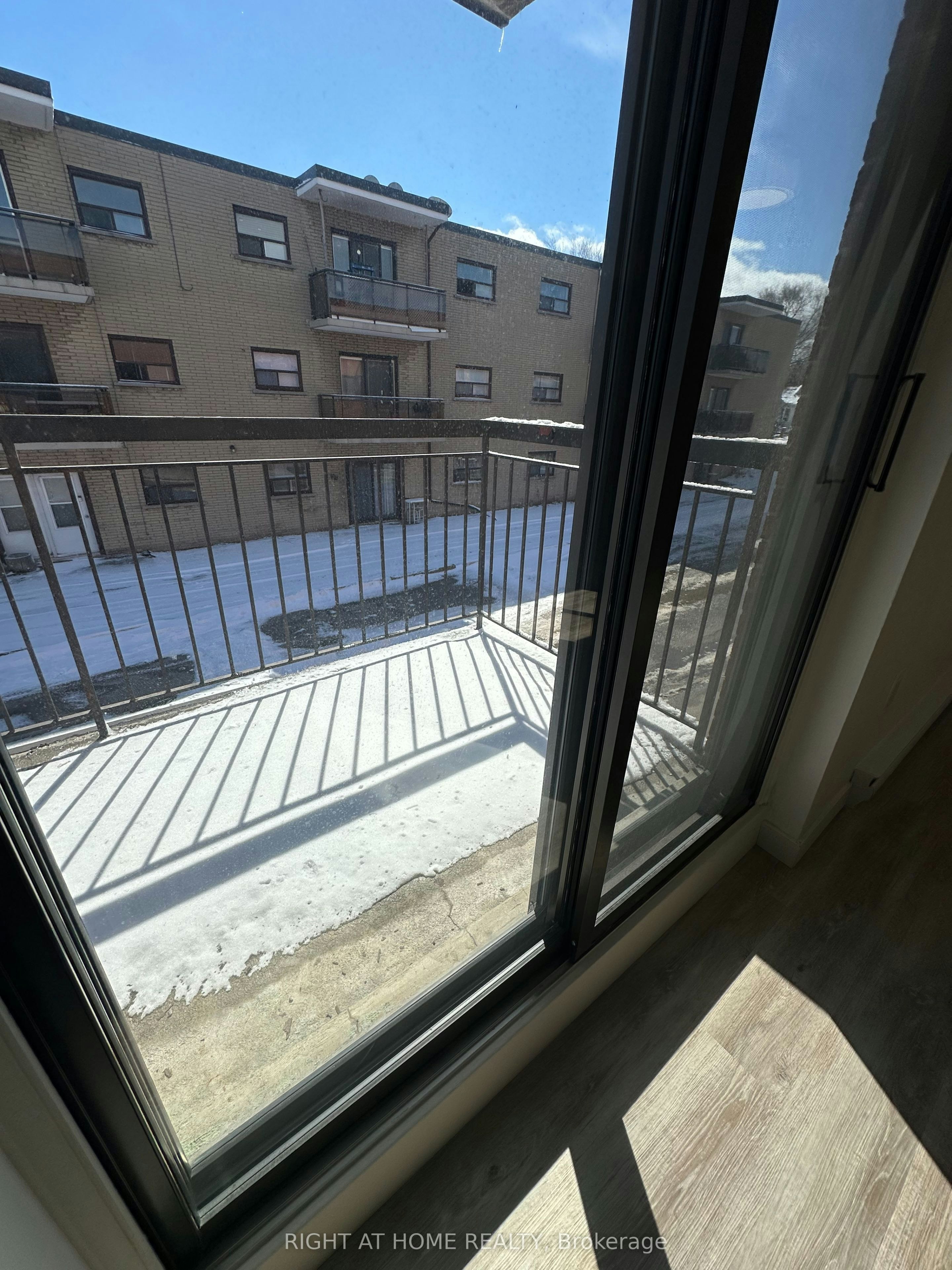 201-555 Oxford Street, Oshawa, ON, L1J 3V5 - 4