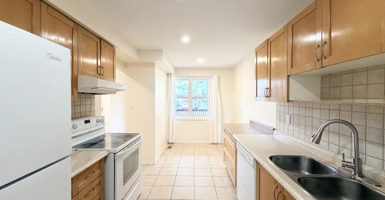 1502 O'hara Court, Oshawa, ON, L1J 8A3 - 5