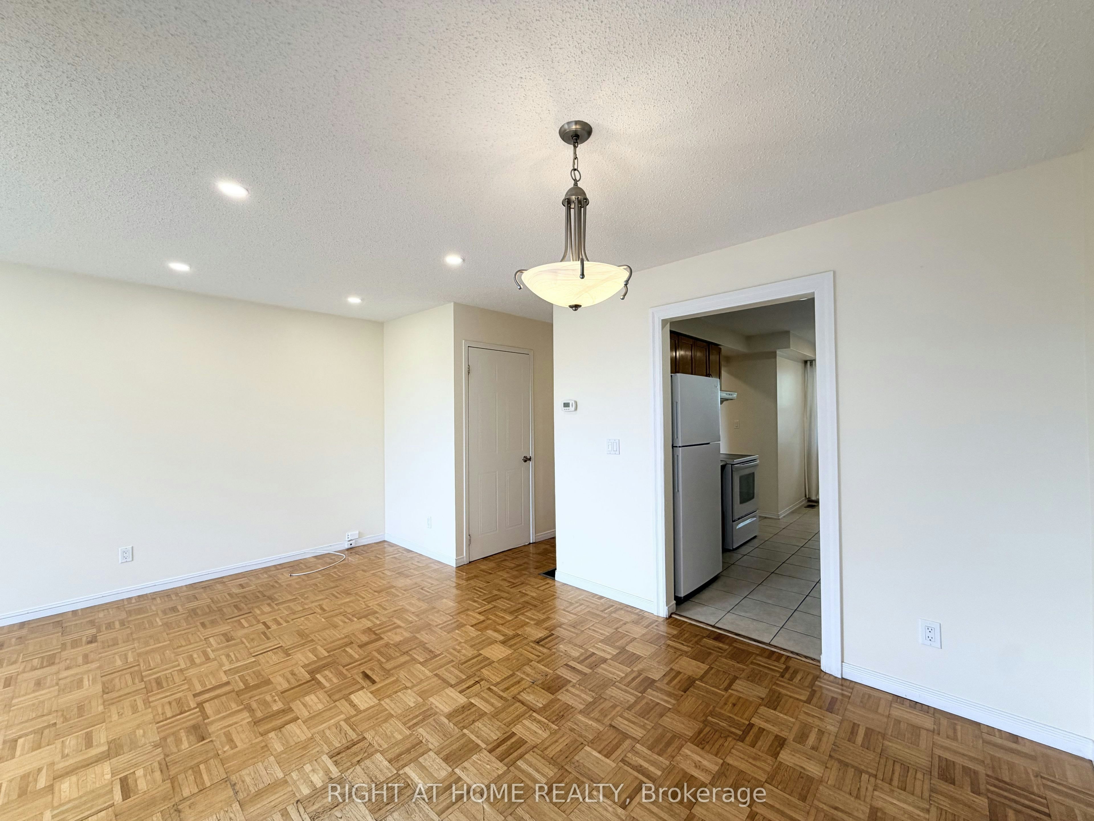 1502 O'hara Court, Oshawa, ON, L1J 8A3 - 9