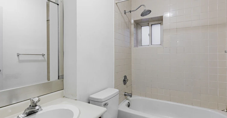 4-996 Queen Street E, Toronto, ON, M4M 1K1 - 13