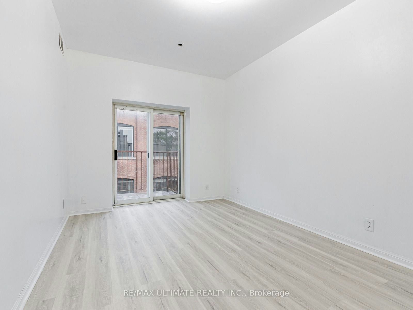 4-996 Queen Street E, Toronto, ON, M4M 1K1 - 10