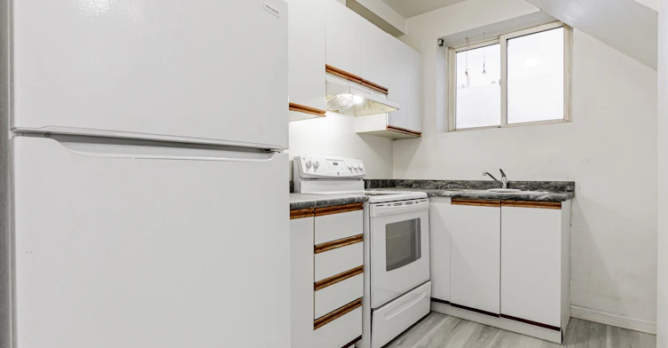 4-996 Queen Street E, Toronto, ON, M4M 1K1 - 11