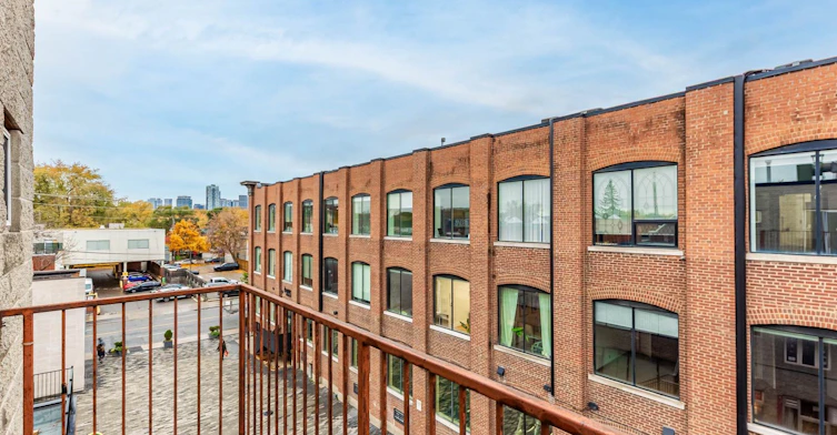 4-996 Queen Street E, Toronto, ON, M4M 1K1 - 4