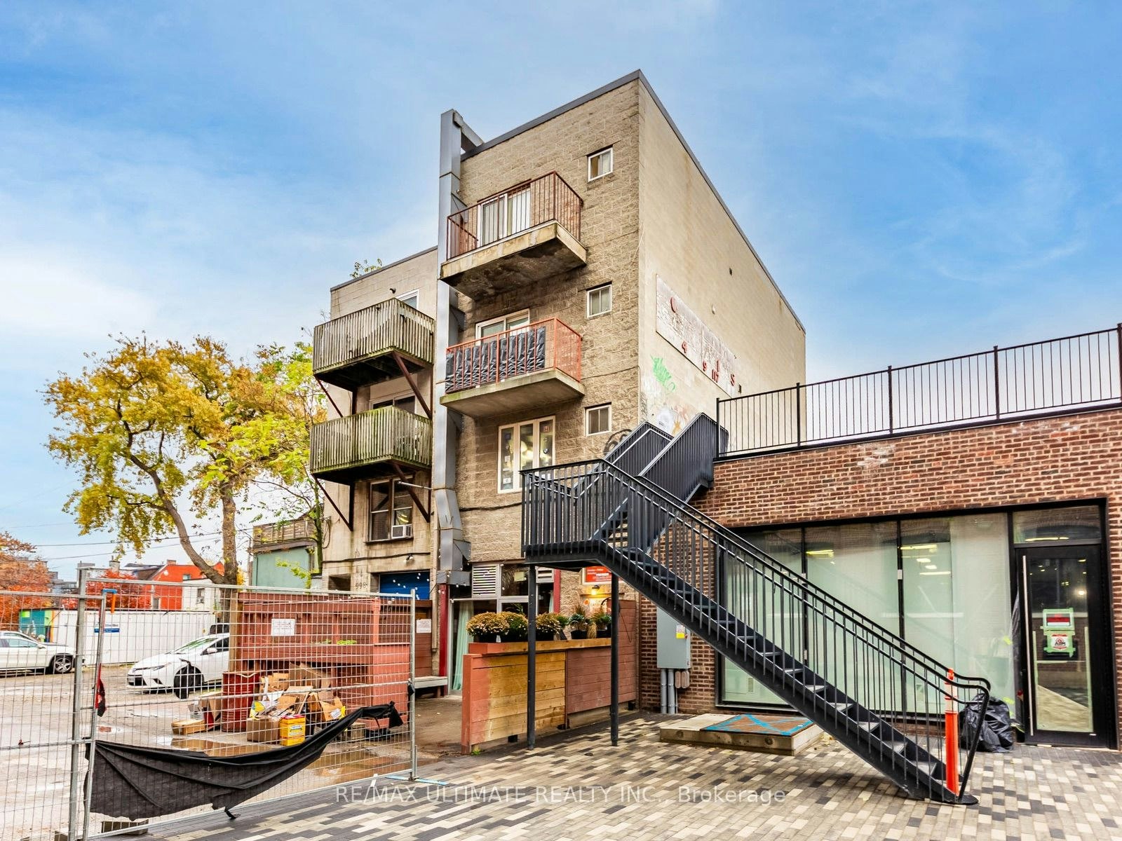 4-996 Queen Street E, Toronto, ON, M4M 1K1