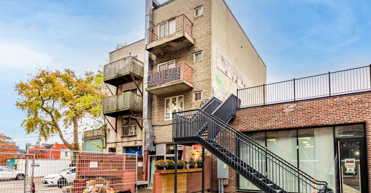 4-996 Queen Street E, Toronto, ON, M4M 1K1