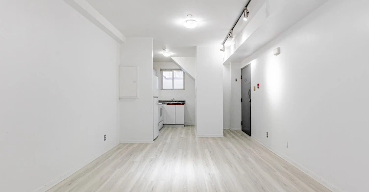 4-996 Queen Street E, Toronto, ON, M4M 1K1 - 6