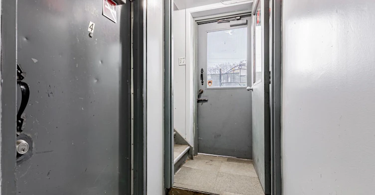 4-996 Queen Street E, Toronto, ON, M4M 1K1 - 5