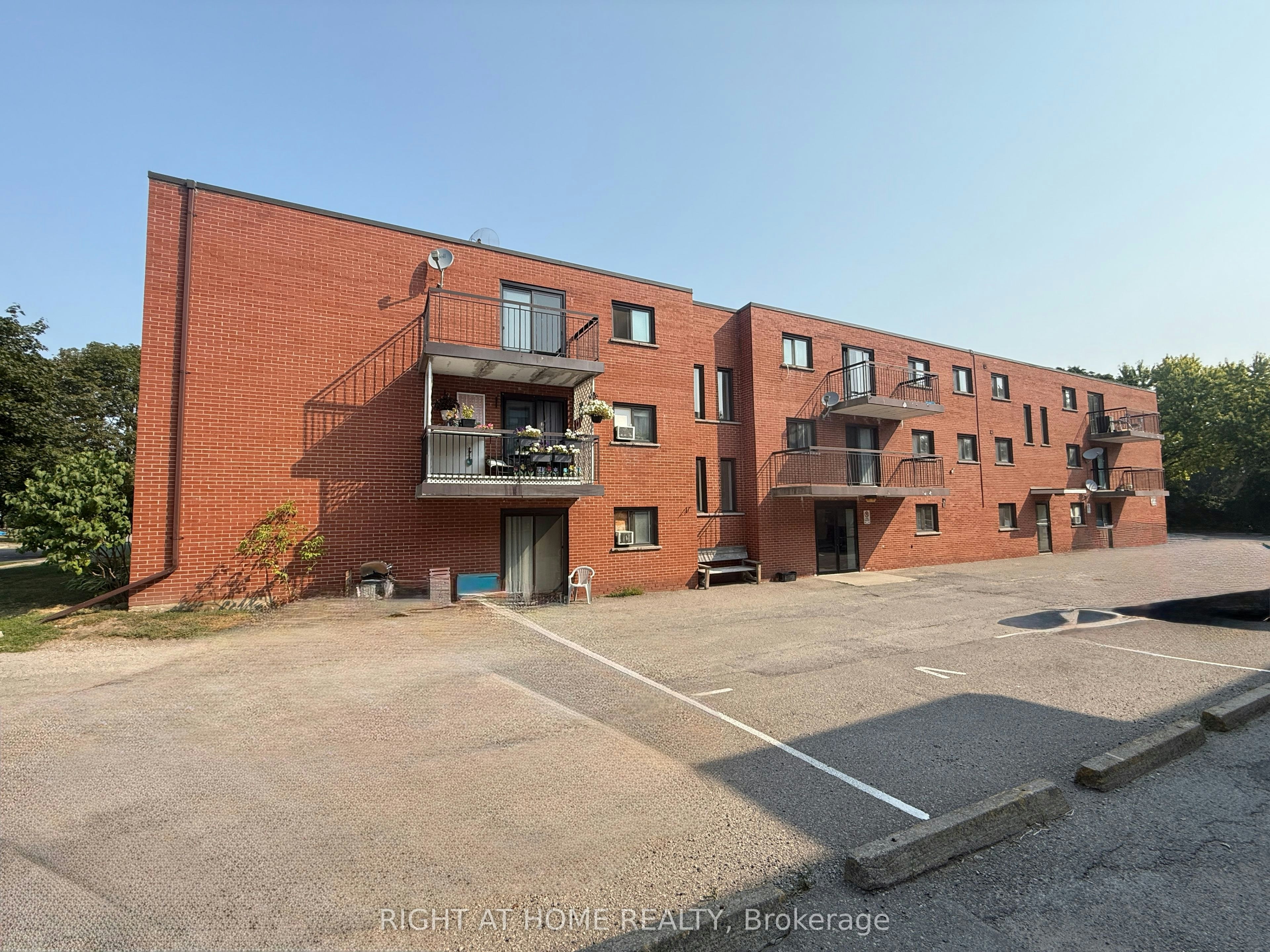 205-555 Oxford Street, Oshawa, ON, L1J 3V5
