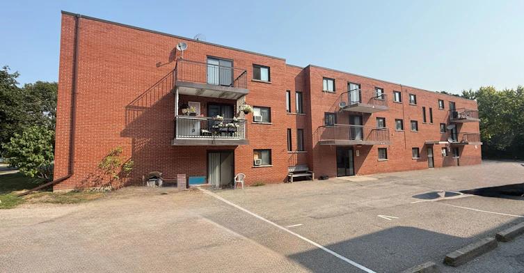 205-555 Oxford Street, Oshawa, ON, L1J 3V5