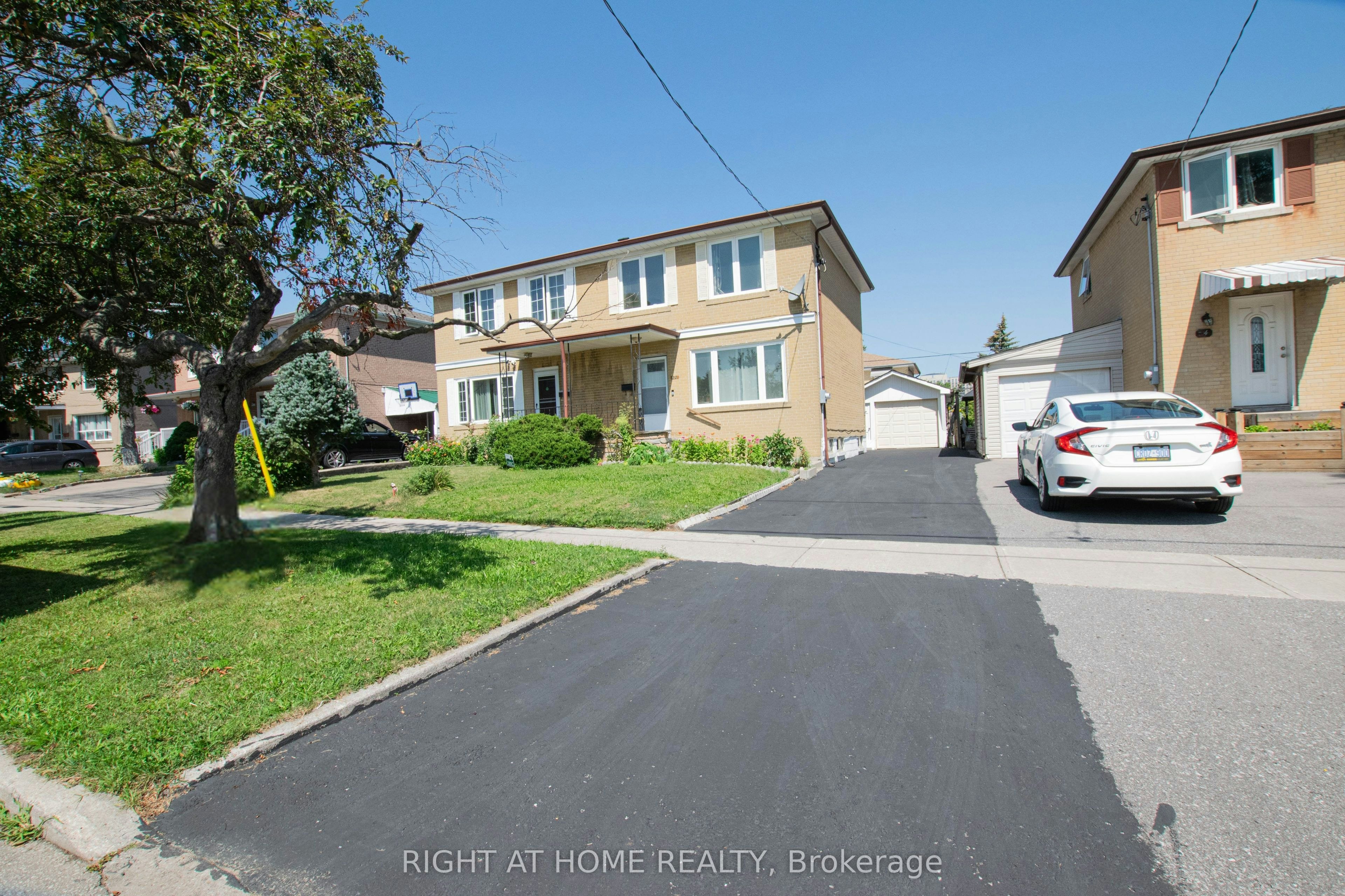 32 Ellendale Drive, Toronto, ON, M1P 1N2