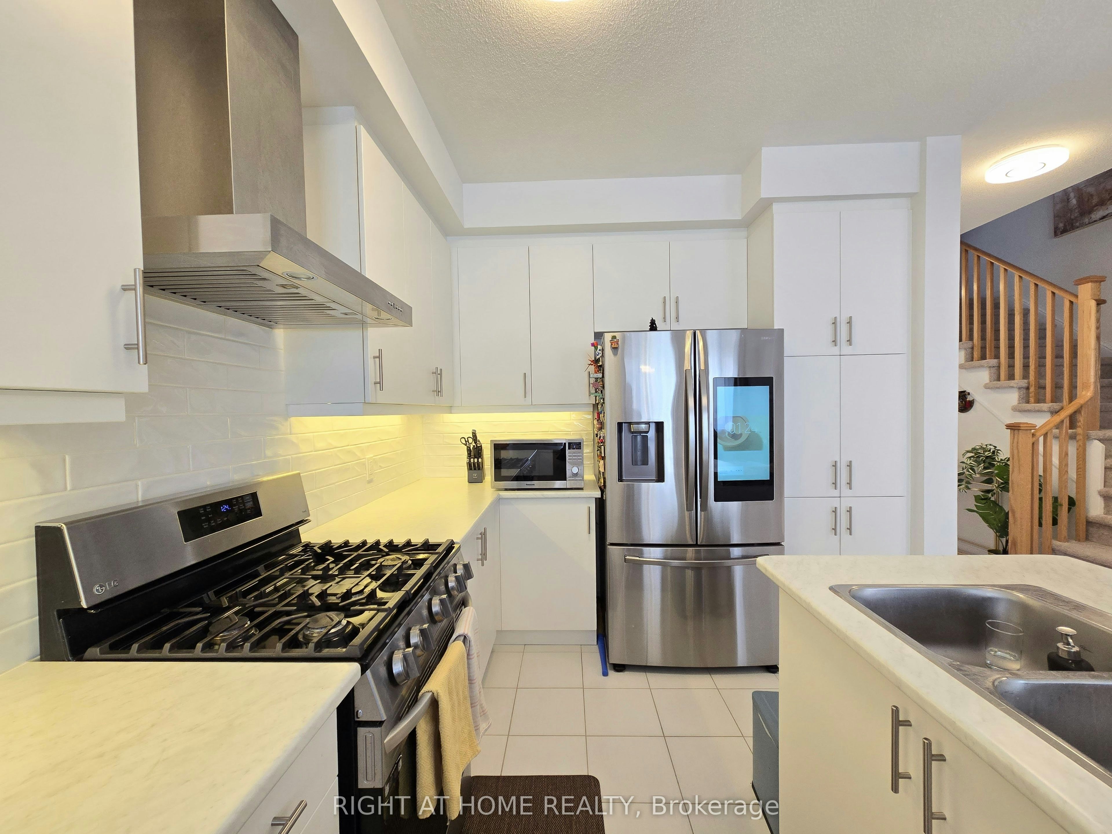 1986 Lowry Drive, Oshawa, ON, L1L 0S3 - 8