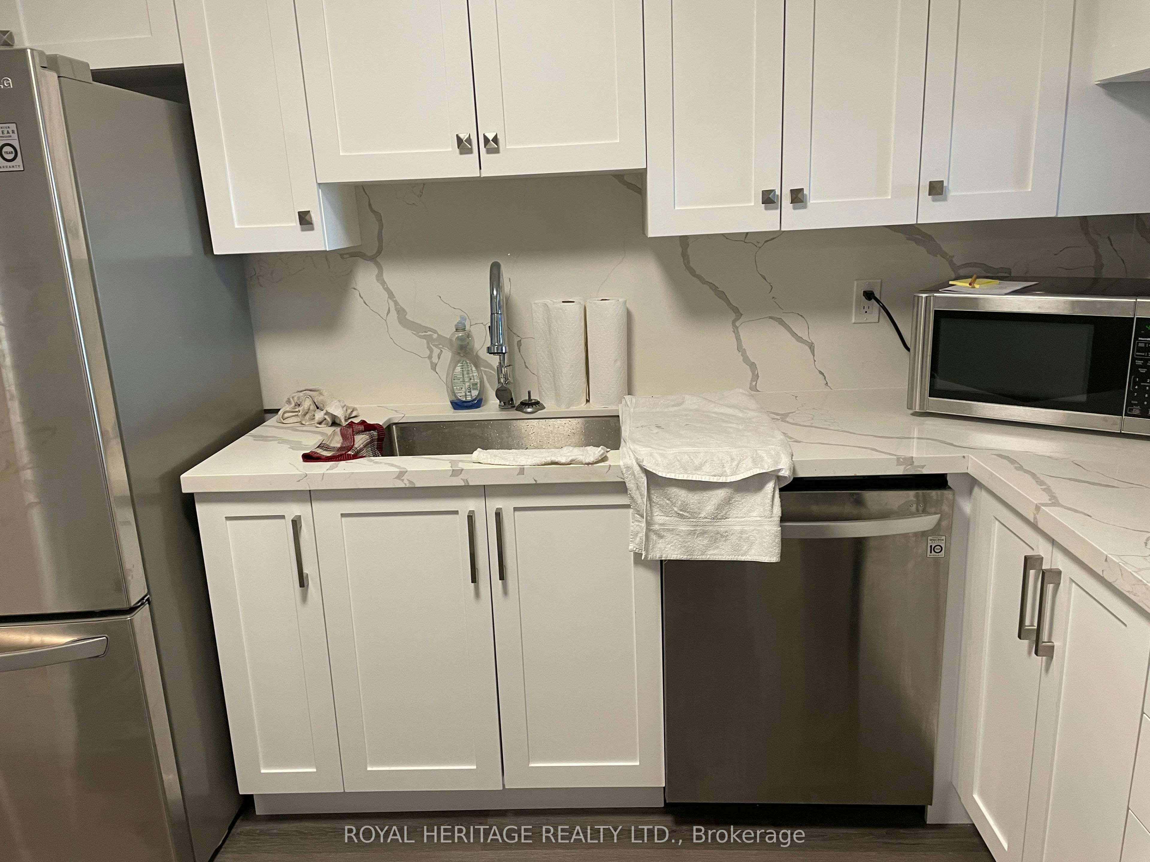 402-1890 Valley Farm Road, Pickering, ON, L1V 6B4 - 2