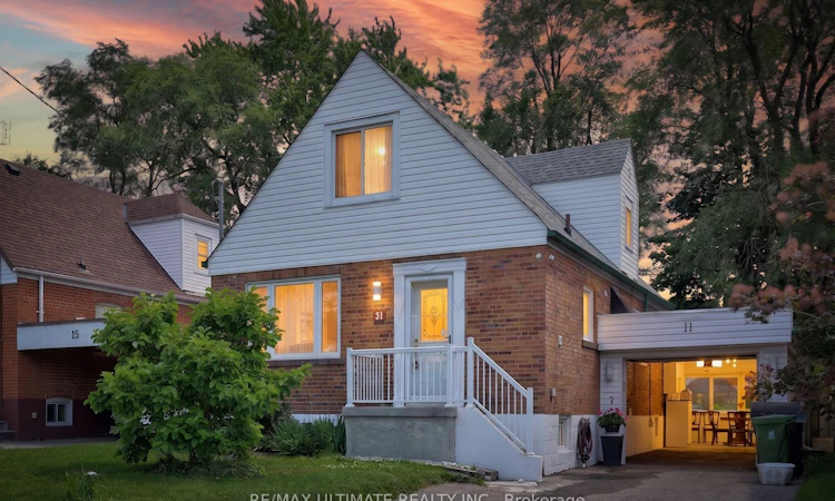 11 Midholm Drive