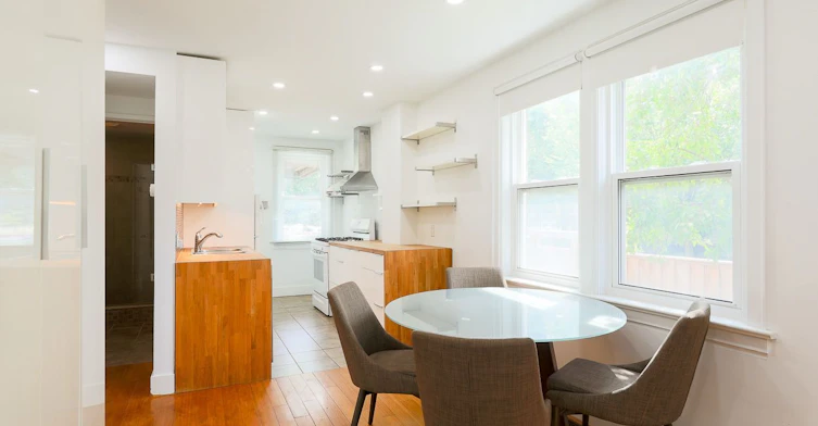 Main-2159 Gerrard Street E, Toronto, ON, M4E 2C4 - 4