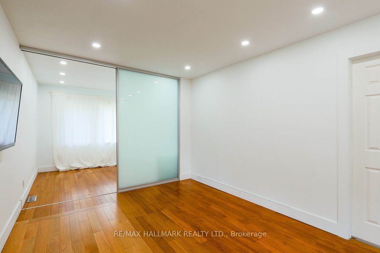 Main-2159 Gerrard Street E, Toronto, ON, M4E 2C4 - 8