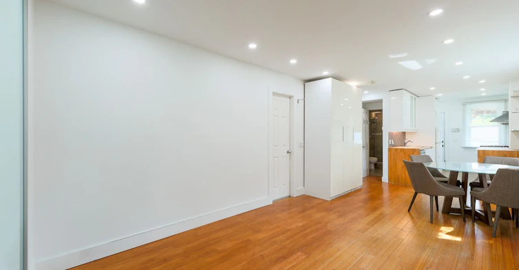 Main-2159 Gerrard Street E, Toronto, ON, M4E 2C4 - 7