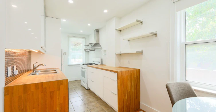 Main-2159 Gerrard Street E, Toronto, ON, M4E 2C4 - 3