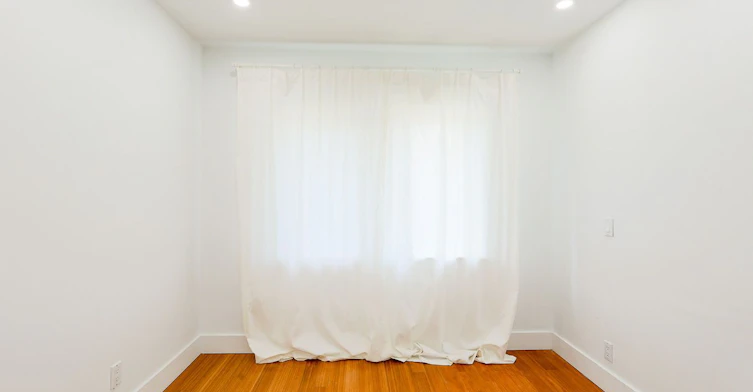 Main-2159 Gerrard Street E, Toronto, ON, M4E 2C4 - 9
