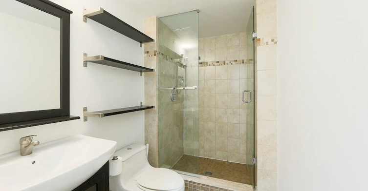Main-2159 Gerrard Street E, Toronto, ON, M4E 2C4 - 11