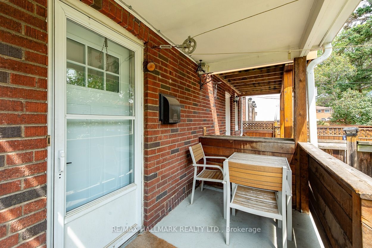 Main-2159 Gerrard Street E, Toronto, ON, M4E 2C4 - 12