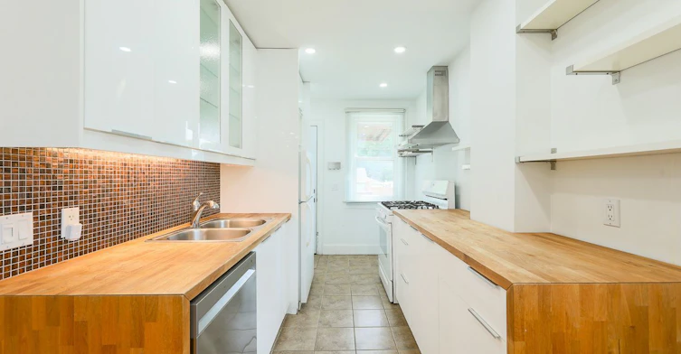 Main-2159 Gerrard Street E, Toronto, ON, M4E 2C4 - 2