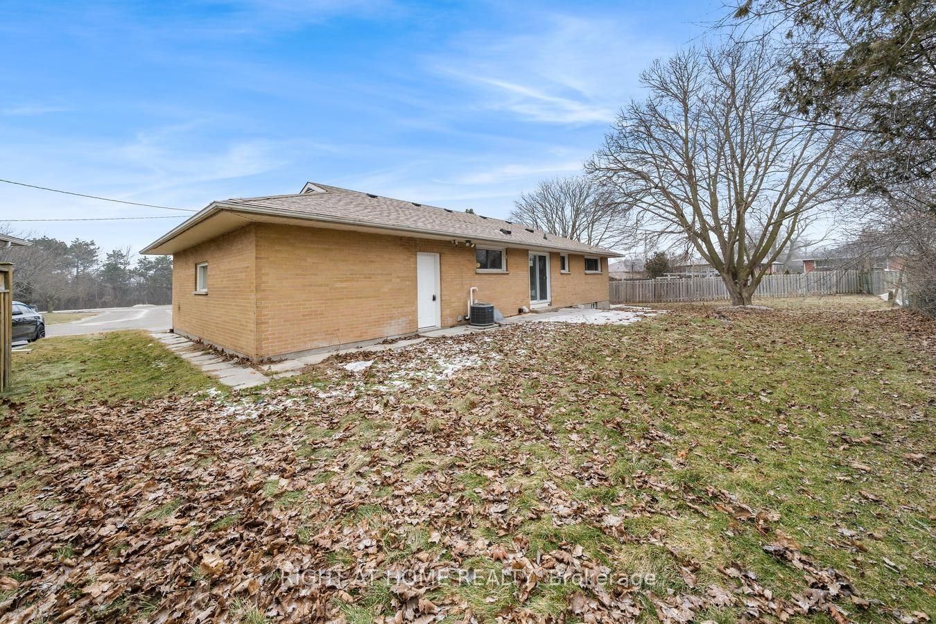 Lower-582 Carlyle Court, Oshawa, ON, L1H 6S2 - 12