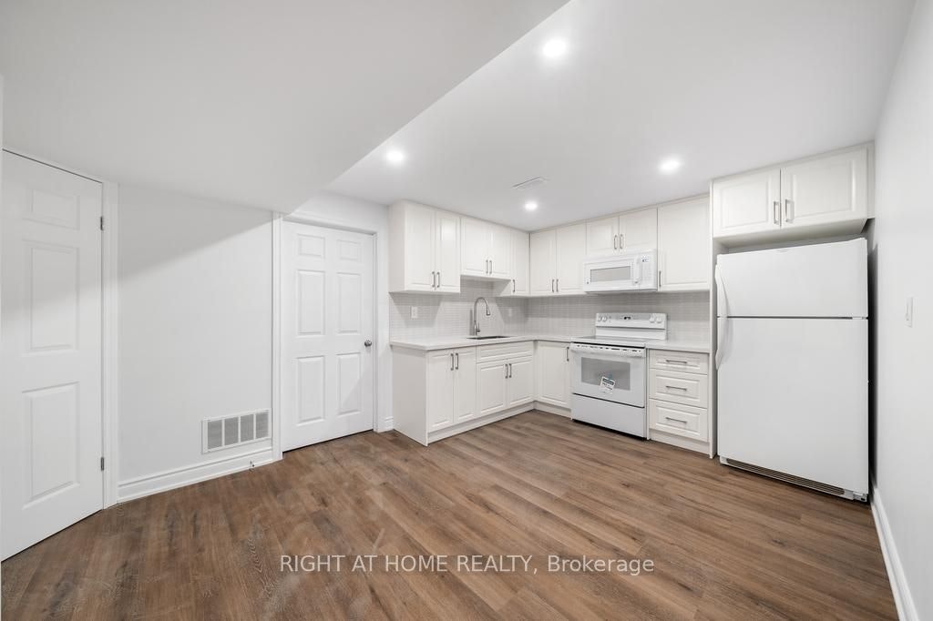 Lower-582 Carlyle Court, Oshawa, ON, L1H 6S2 - 2