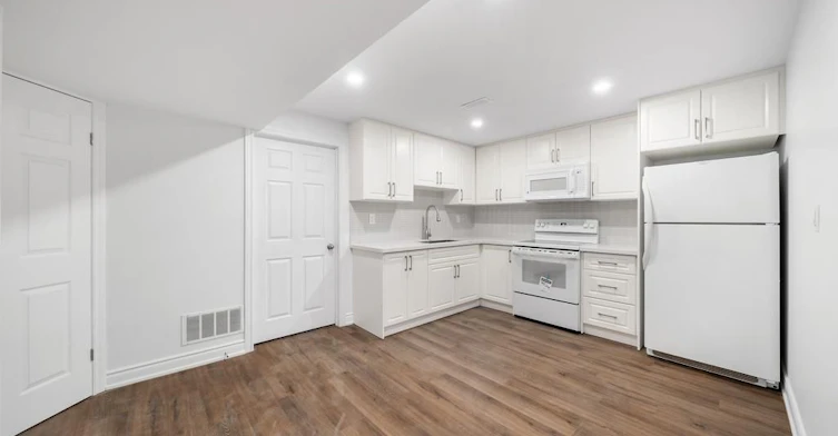 Lower-582 Carlyle Court, Oshawa, ON, L1H 6S2 - 2