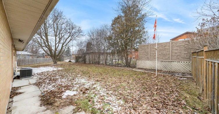 Lower-582 Carlyle Court, Oshawa, ON, L1H 6S2 - 13