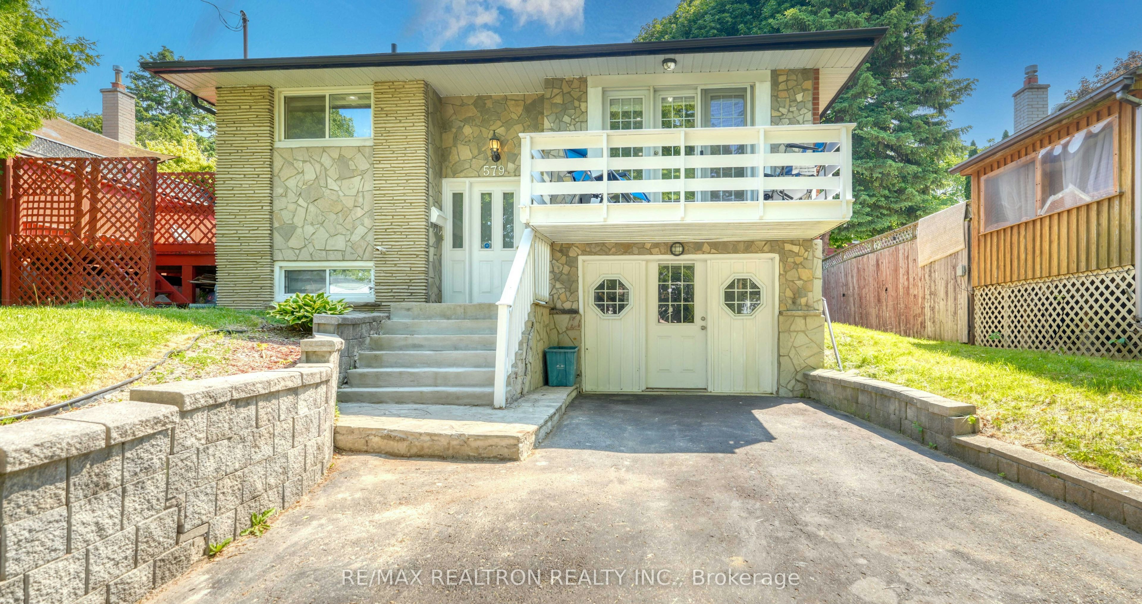 579 Pinewood Street, Oshawa, ON, L1G 2S2