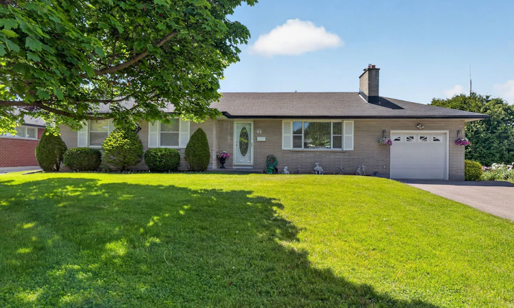 47 Churchill Avenue