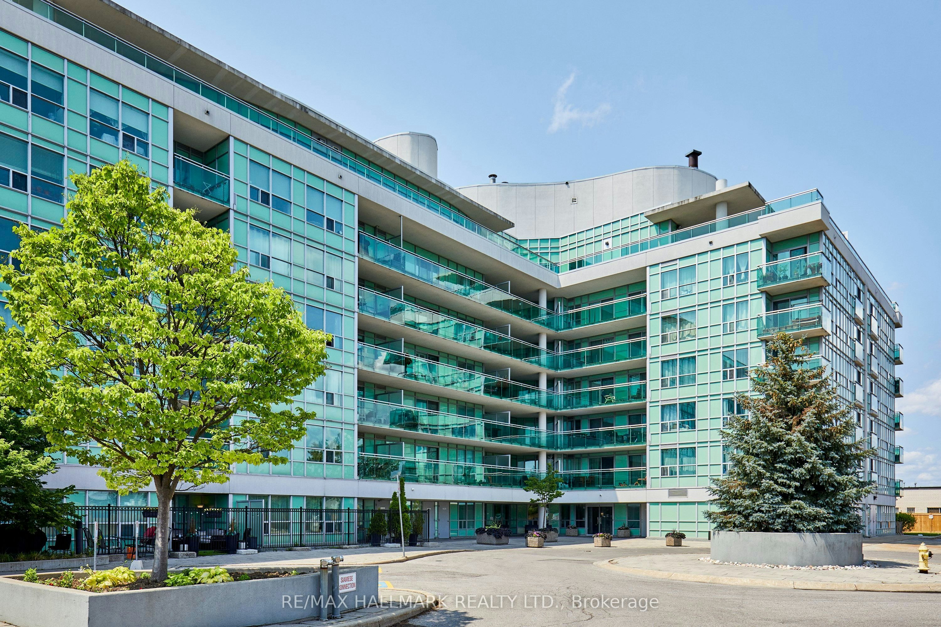 Penthouse 702-60 Fairfax Crescent, Toronto, ON, M1L 0E1