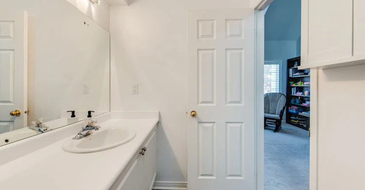 15 Whistle Post Street, Toronto, ON, M4E 3W7 - 26
