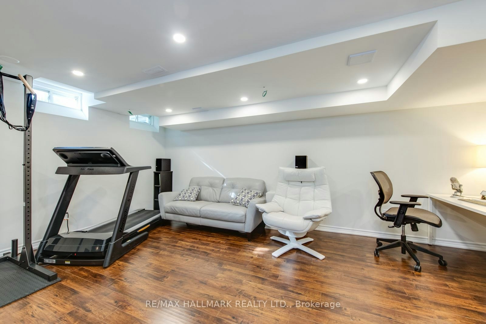 15 Whistle Post Street, Toronto, ON, M4E 3W7 - 32