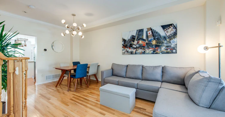 15 Whistle Post Street, Toronto, ON, M4E 3W7 - 5