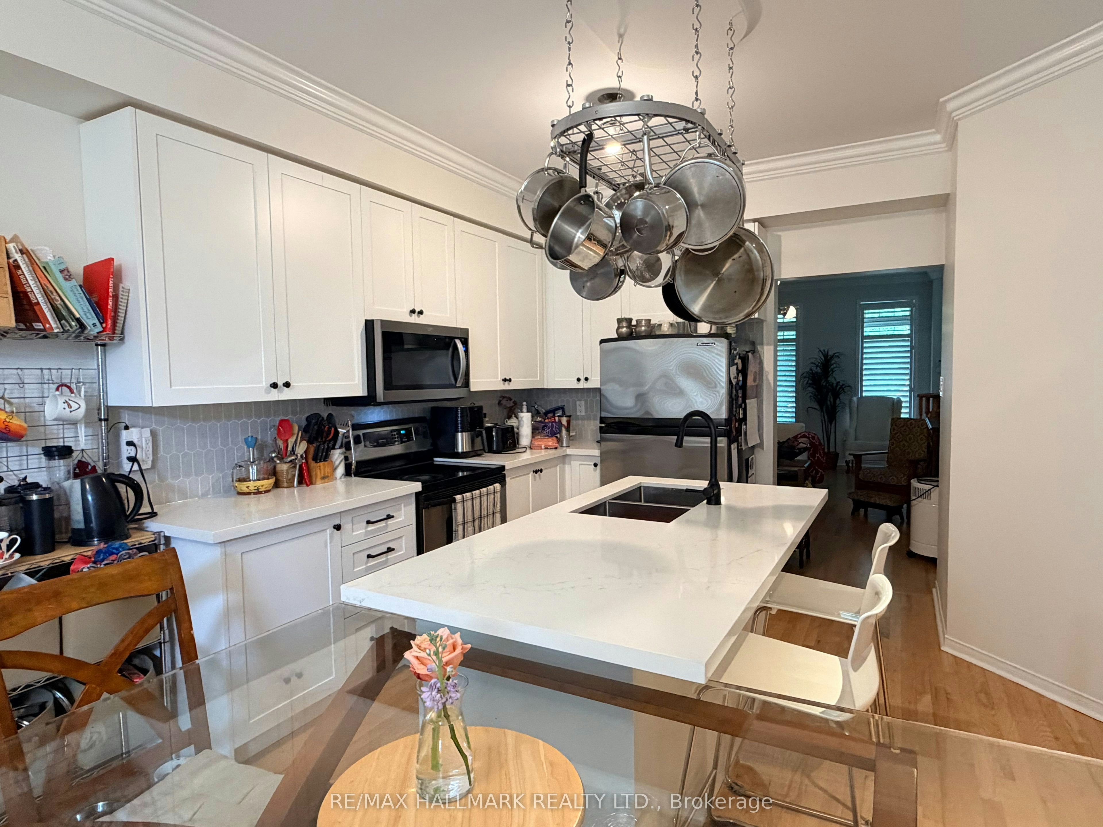 15 Whistle Post Street, Toronto, ON, M4E 3W7 - 8