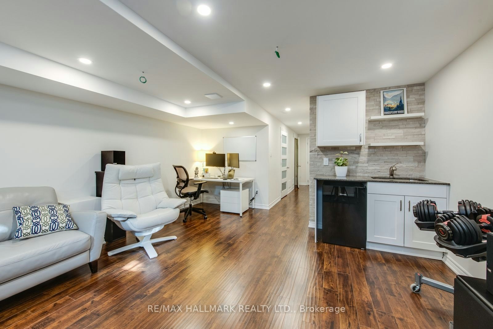 15 Whistle Post Street, Toronto, ON, M4E 3W7 - 34