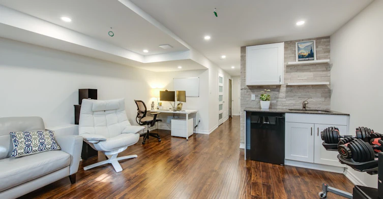 15 Whistle Post Street, Toronto, ON, M4E 3W7 - 34