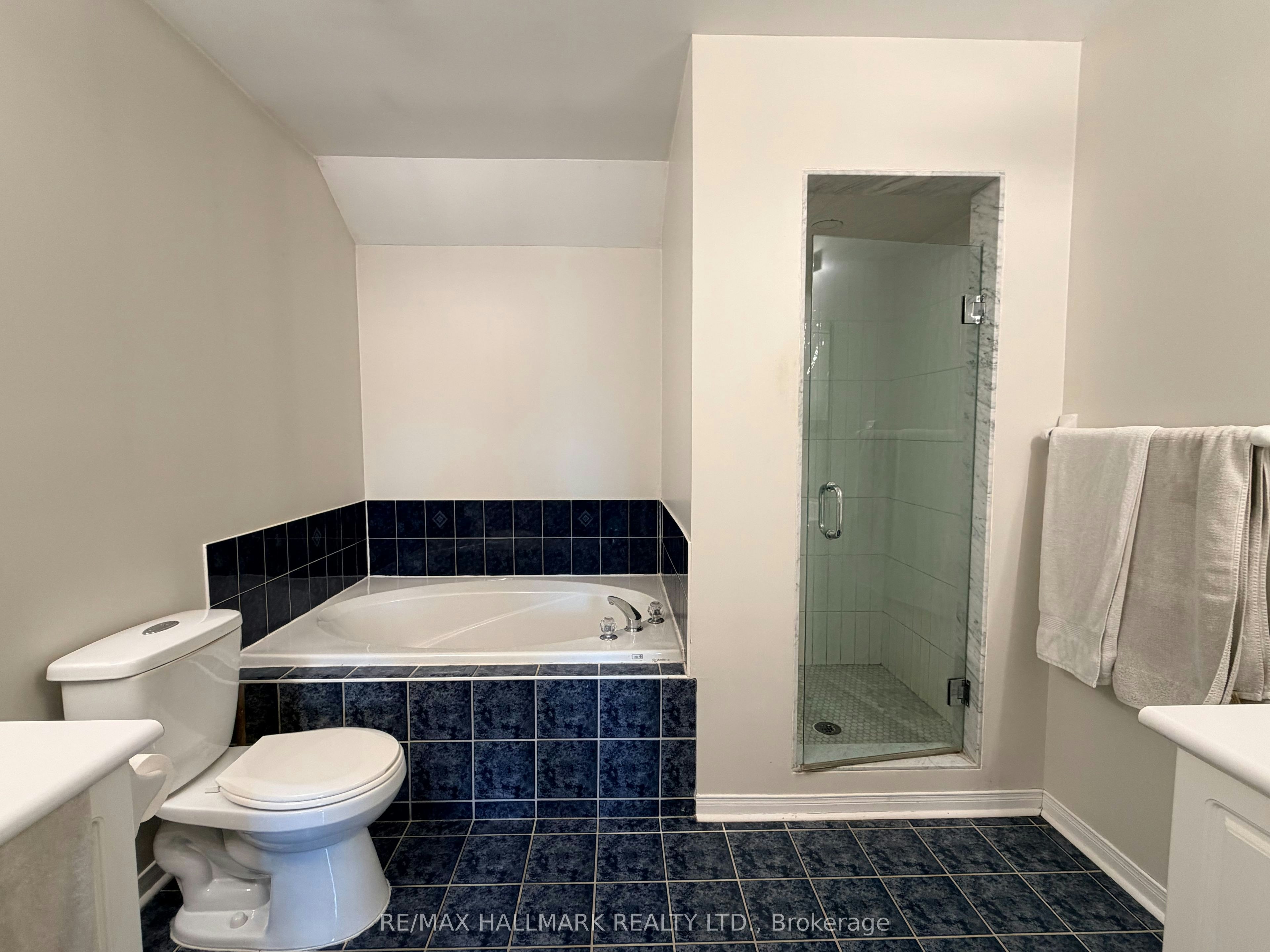 15 Whistle Post Street, Toronto, ON, M4E 3W7 - 16