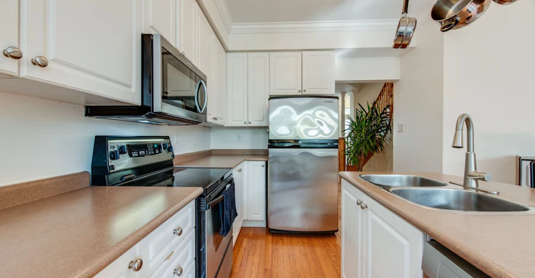 15 Whistle Post Street, Toronto, ON, M4E 3W7 - 7