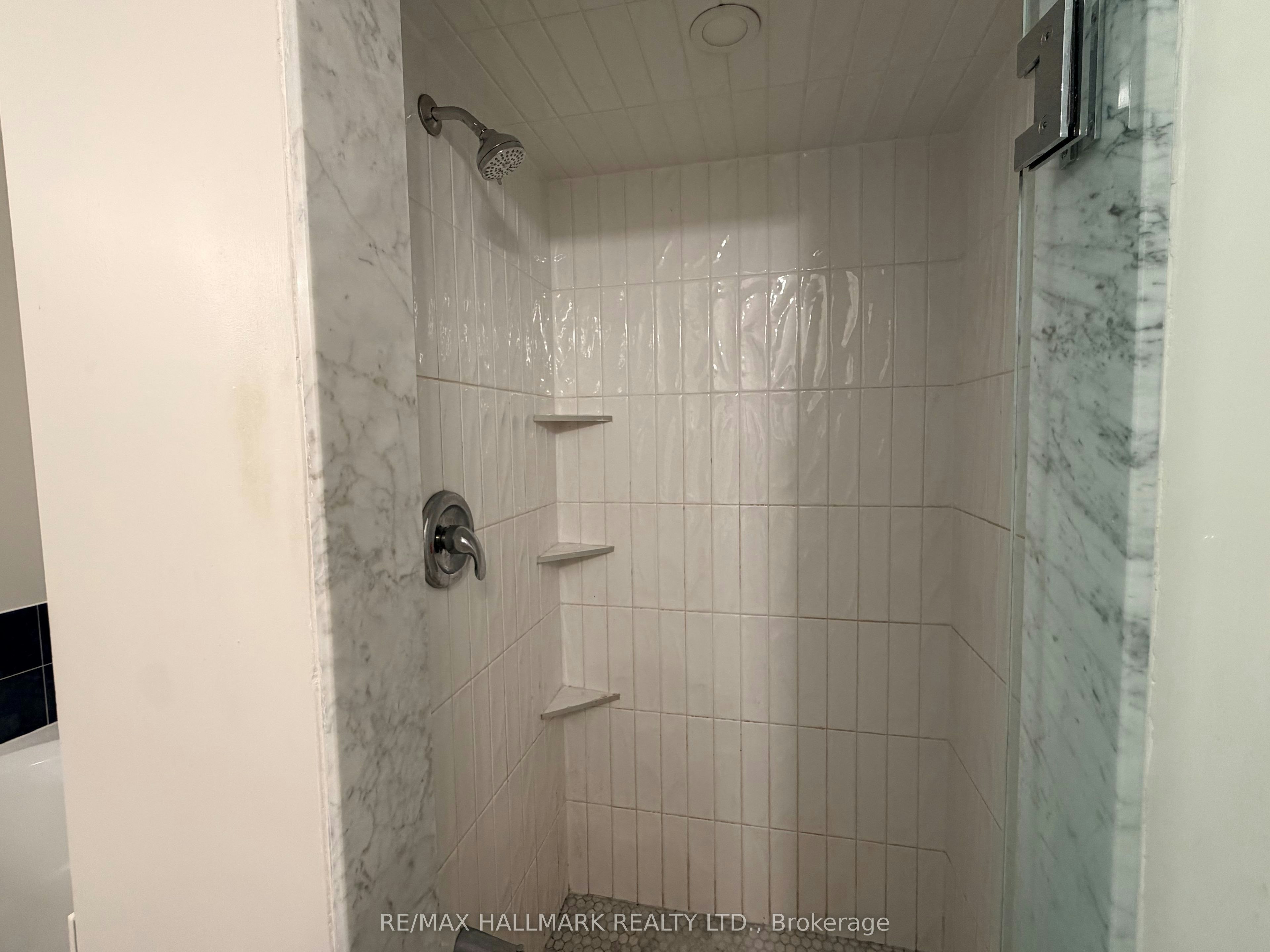 15 Whistle Post Street, Toronto, ON, M4E 3W7 - 17