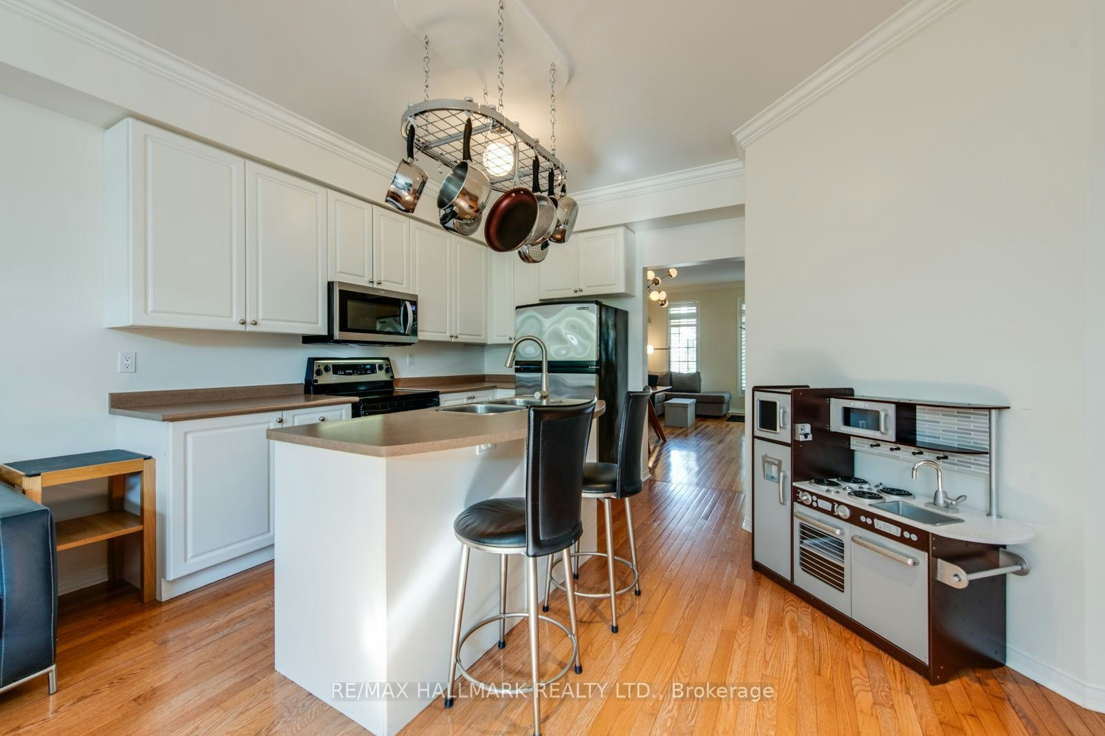 15 Whistle Post Street, Toronto, ON, M4E 3W7 - 8