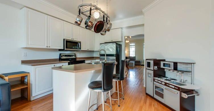 15 Whistle Post Street, Toronto, ON, M4E 3W7 - 8