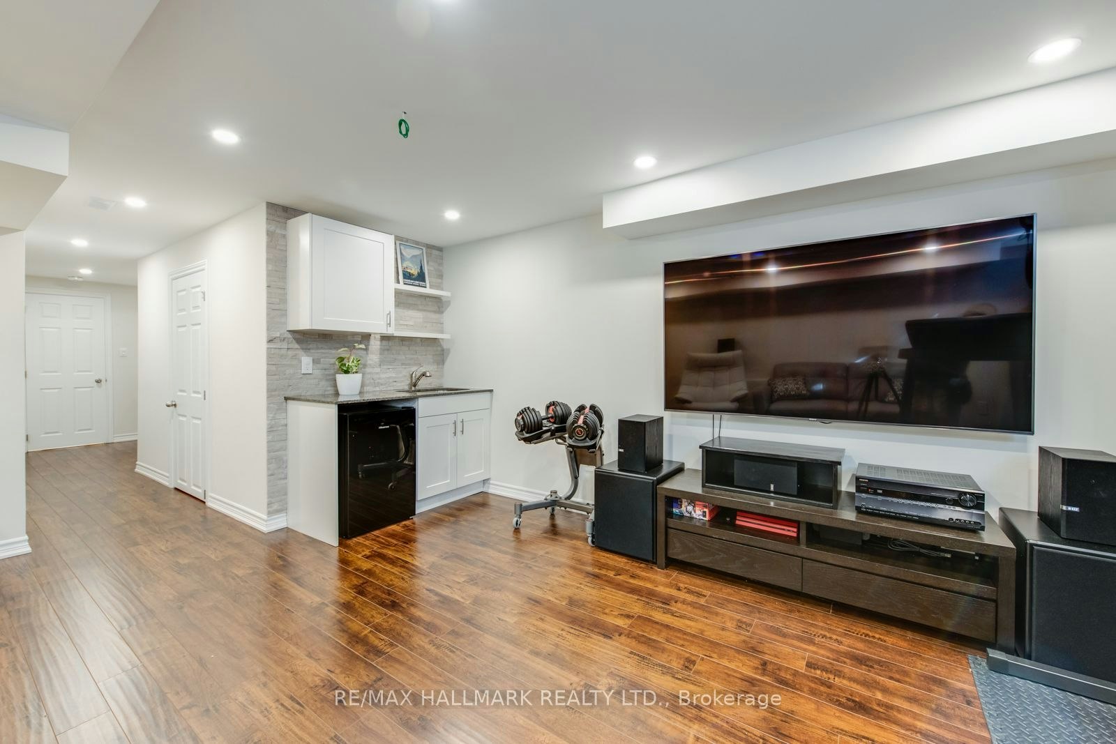 15 Whistle Post Street, Toronto, ON, M4E 3W7 - 33
