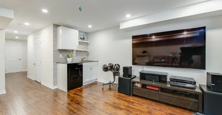 15 Whistle Post Street, Toronto, ON, M4E 3W7 - 33