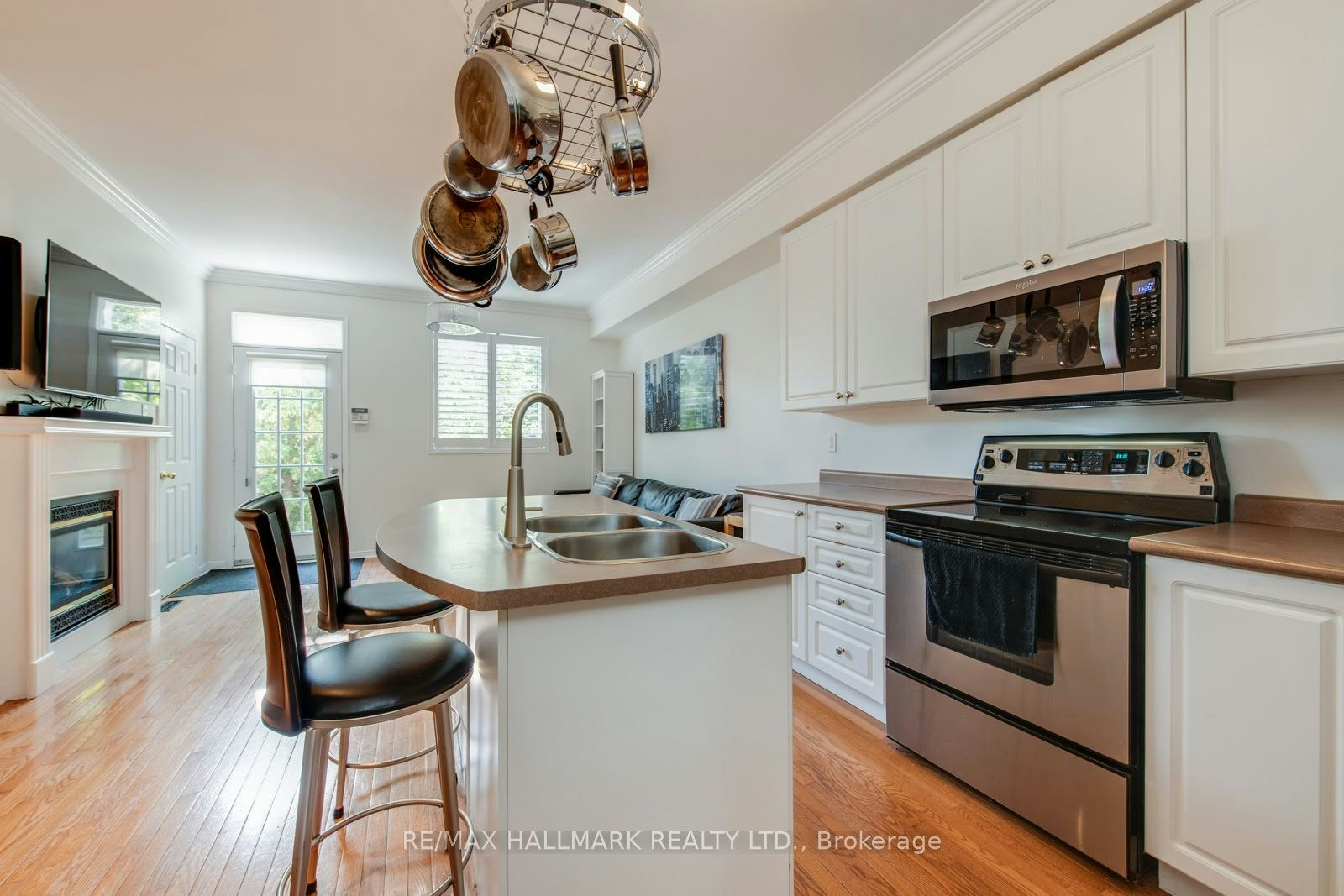 15 Whistle Post Street, Toronto, ON, M4E 3W7 - 9