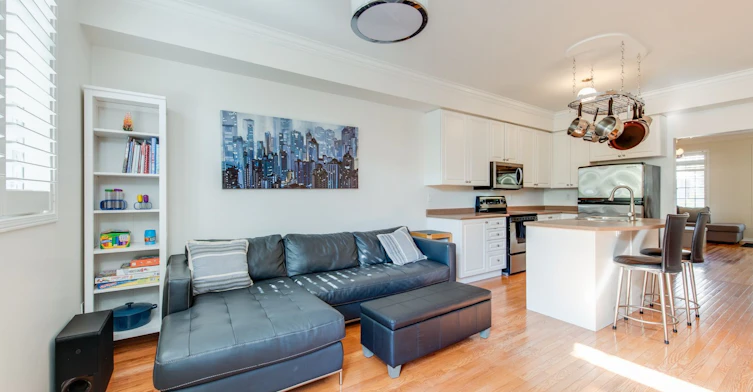 15 Whistle Post Street, Toronto, ON, M4E 3W7 - 10