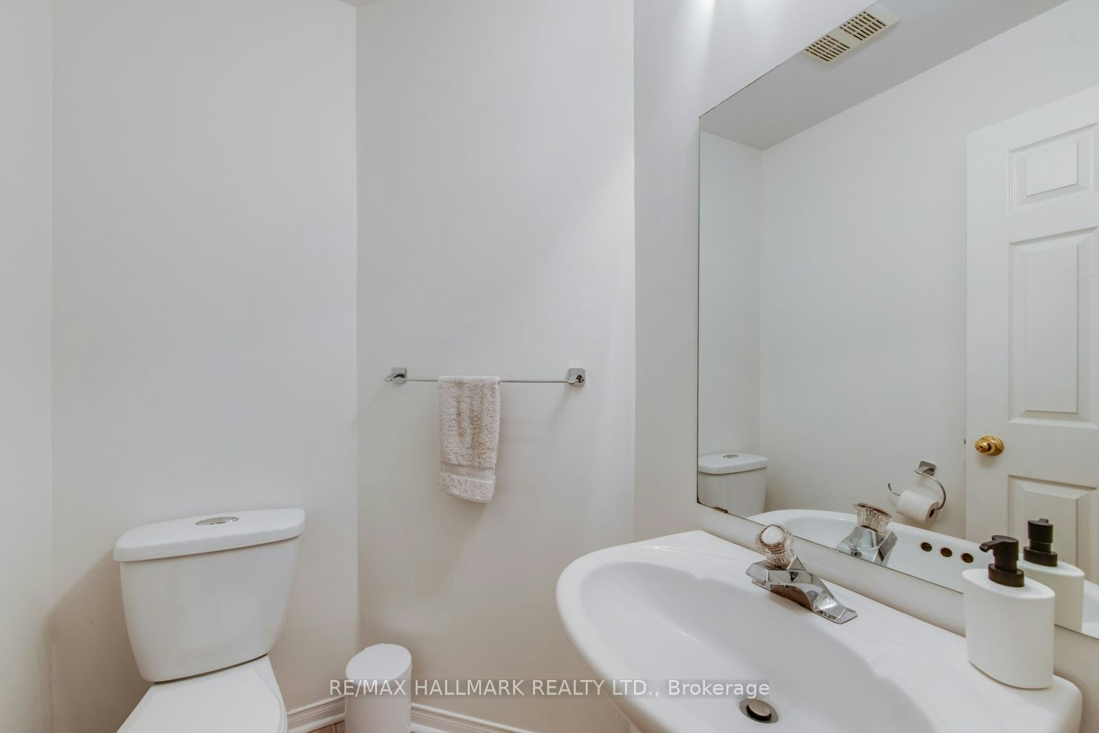 15 Whistle Post Street, Toronto, ON, M4E 3W7 - 13